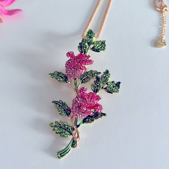 Betsey Johnson Style Necklace Crystal Roses Pendant Chain - Picture 3 of 13